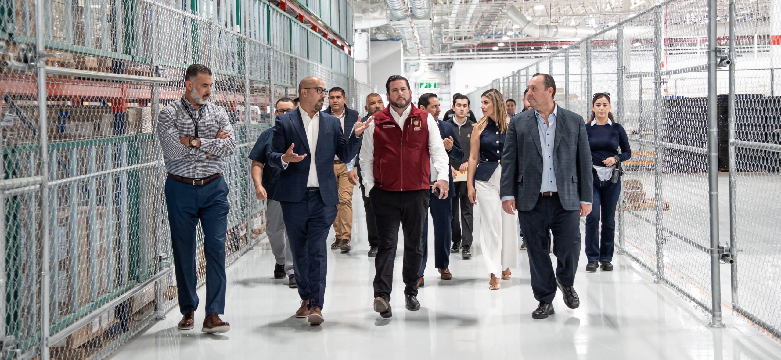 Coloca Alcalde de Tijuana, Ismael Burgueño distintivo ACORDE a empresa EssilorLuxottica México - Noticias de Actualidad de México y el Mundo -