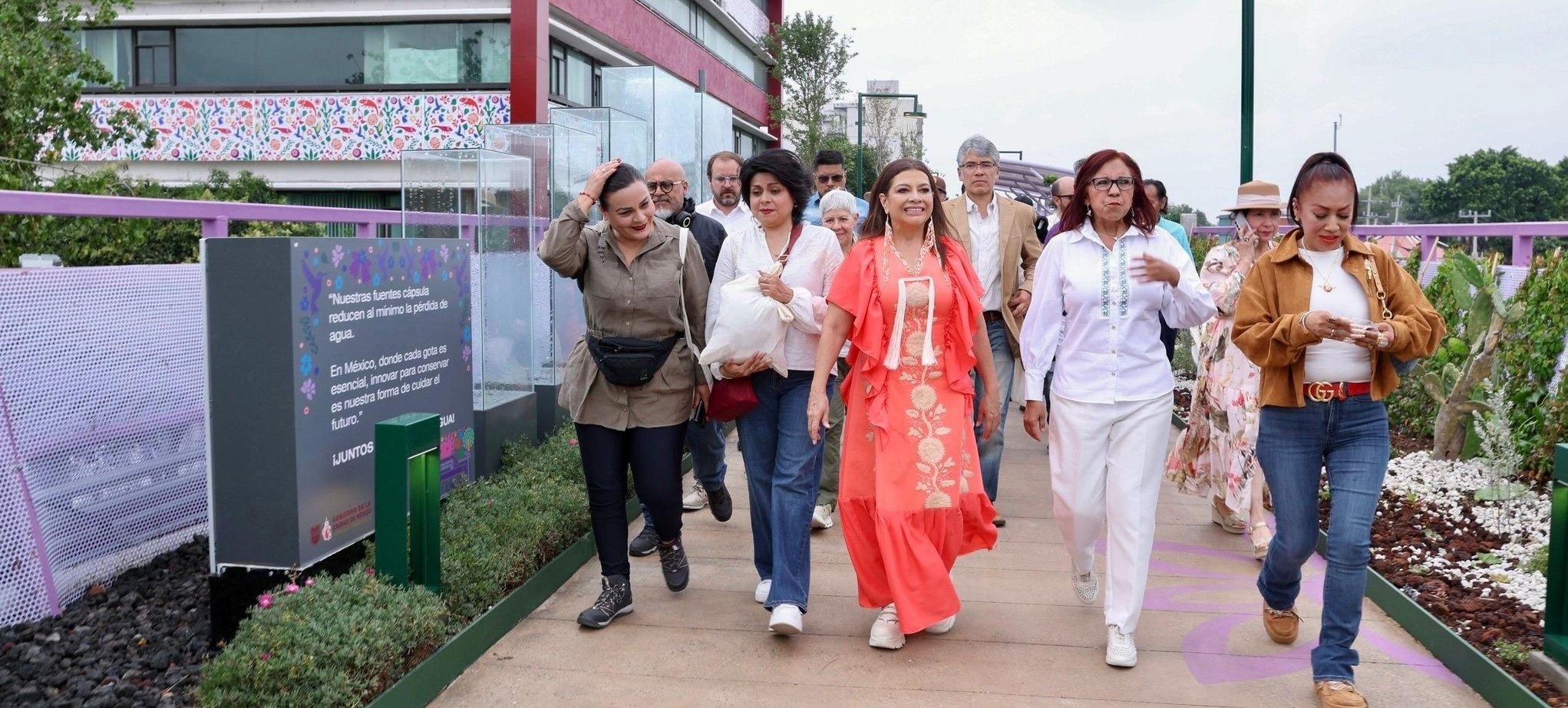 Clara Brugada inauguró 'Jardín Flotante Tlallipan' sobre estaciones Pino Suárez y Chabacano de línea 2 del Metro - Noticias de Actualidad de México y el Mundo -