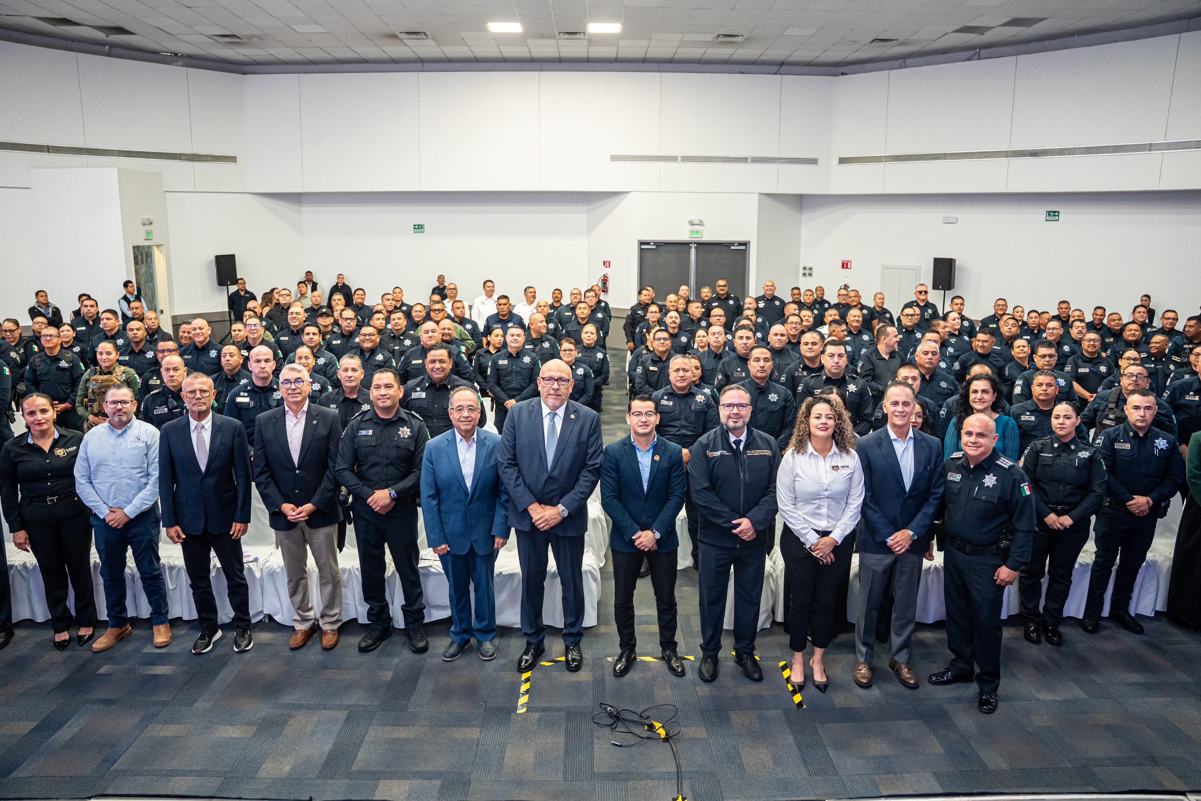 Otorga Abdiel Gutiérrez Coronado medallas de condecoración a la Policía Municipal de Tijuana - Noticias de Actualidad de México y el Mundo -