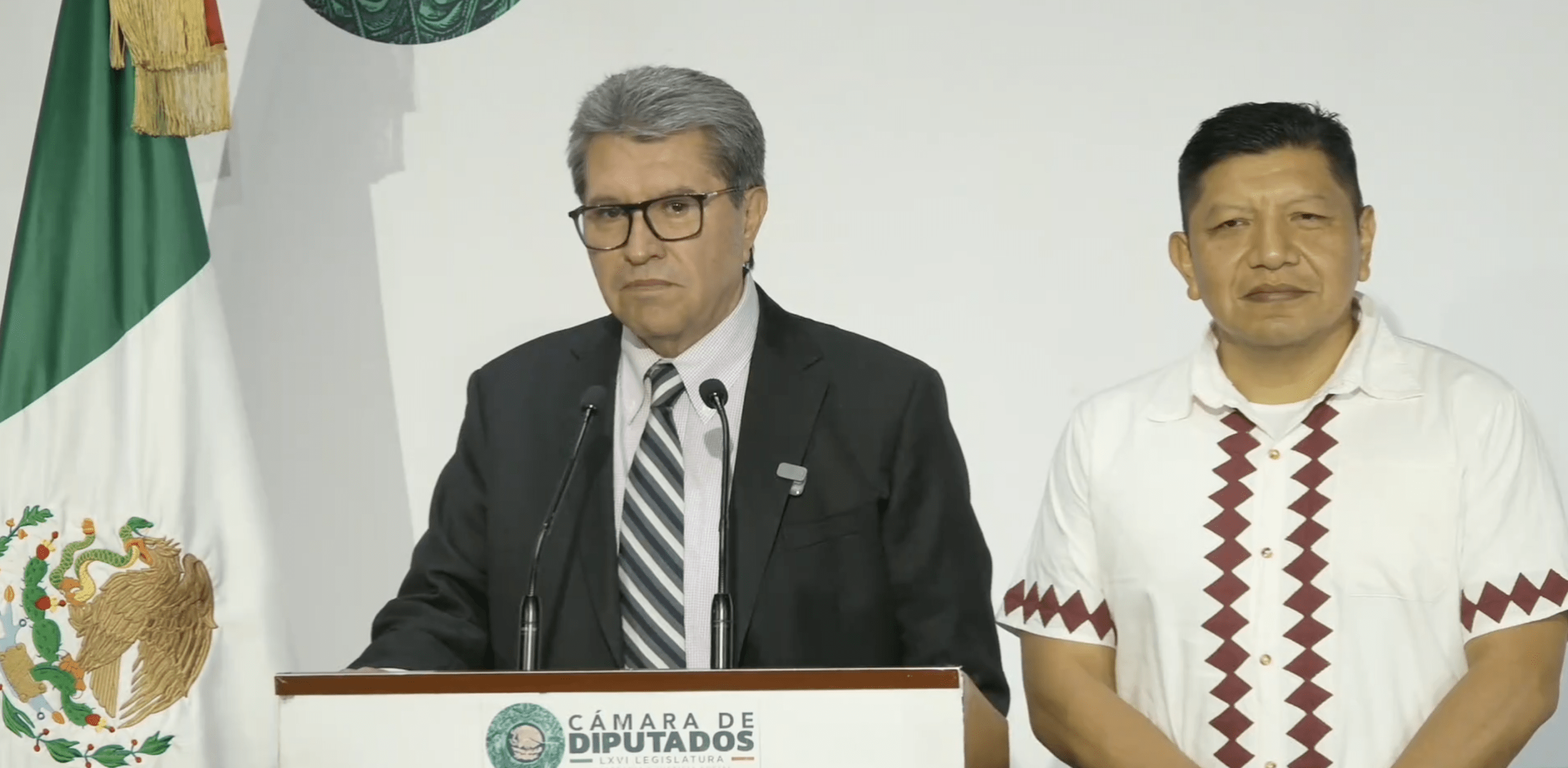 Monreal advierte riesgo de quedarse 'sin suplentes' y comprometer reformas de la 4T si se exige licencia a diputados - -