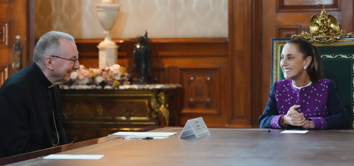 Sheinbaum se reunió con el Secretario de Estado del Vaticano y ratifica invitación al Papa León XIV para que visite México - -