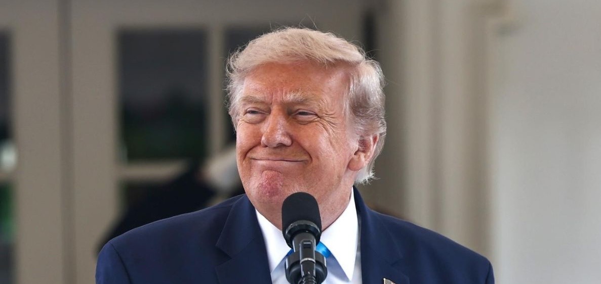 Trump declara a el estrecho de Ormuz 'nuevo territorio de Estados Unidos' - -