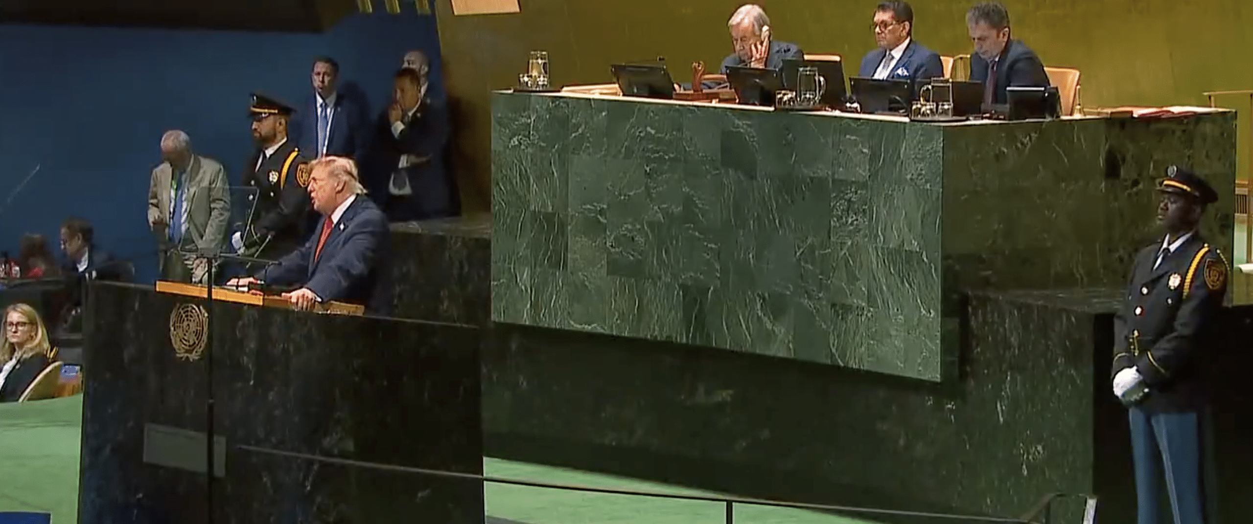Trump suavizó y elogió relación con México en la ONU, pero exige al país 'retomar el control' frente a los cárteles - -