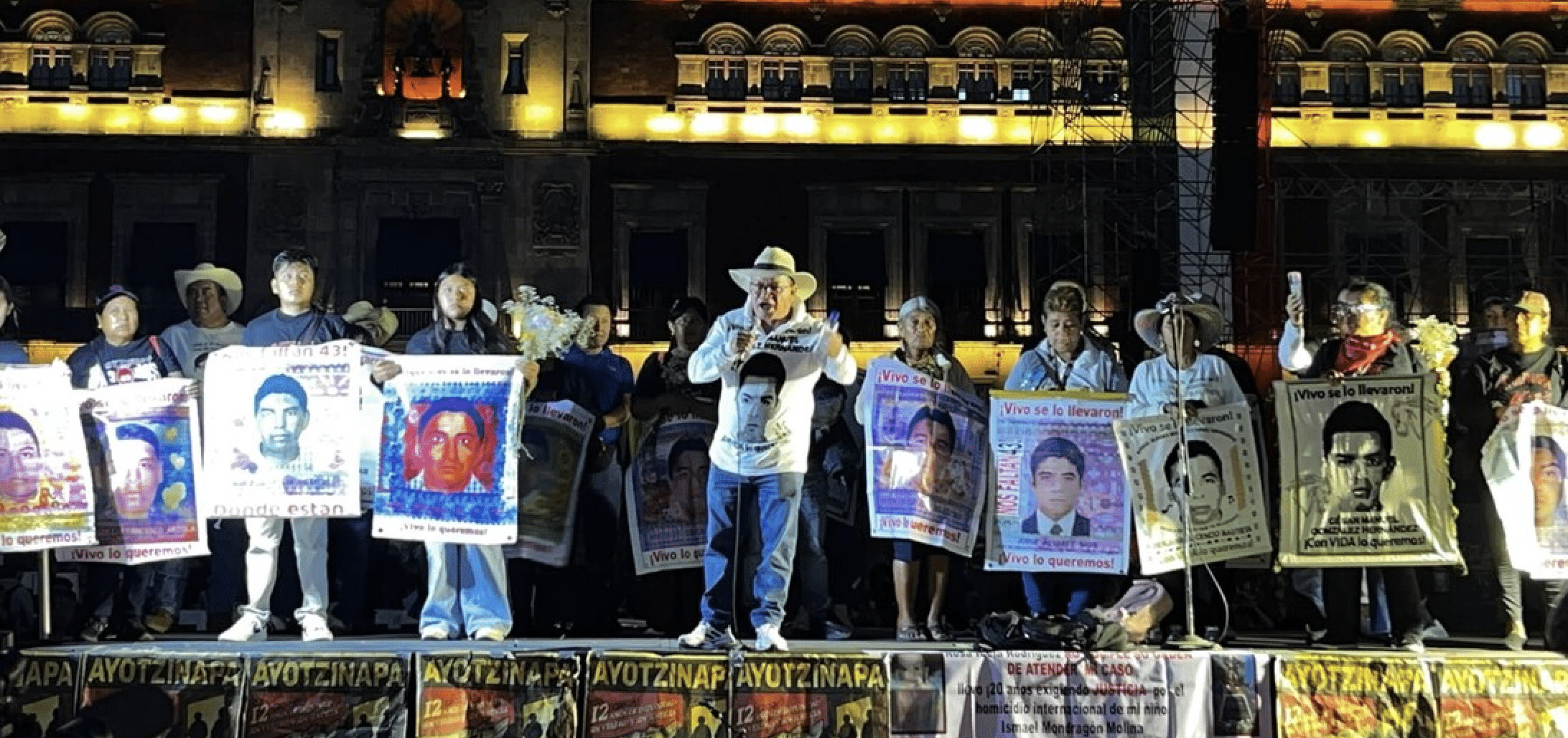 Madres y padres de los 43 normalistas de Ayotzinapa, exigen regreso del GIEI y respuestas a 12 años de su desaparición - -