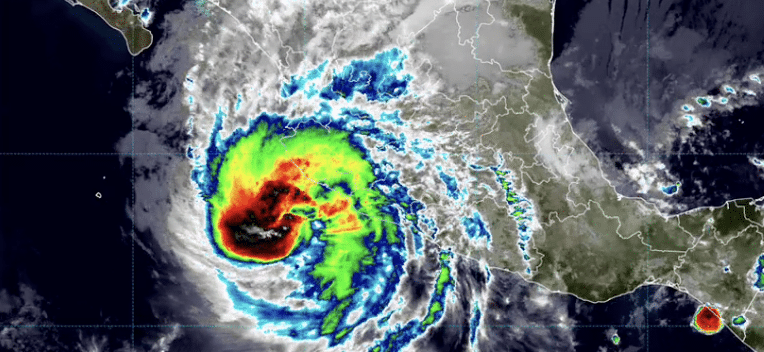 Huracán 'Trudy' se intensifica a Categoría 2 frente a costas de Colima y Michoacán; alertan por lluvias intensas y oleaje elevado - -