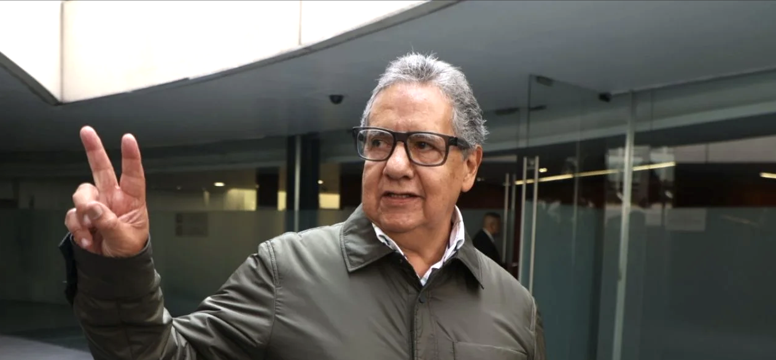 Senador Higinio Martínez, se deslinda de petición para acceso VIP en el AICM: culpó al secretario técnico por 'error garrafal' - -
