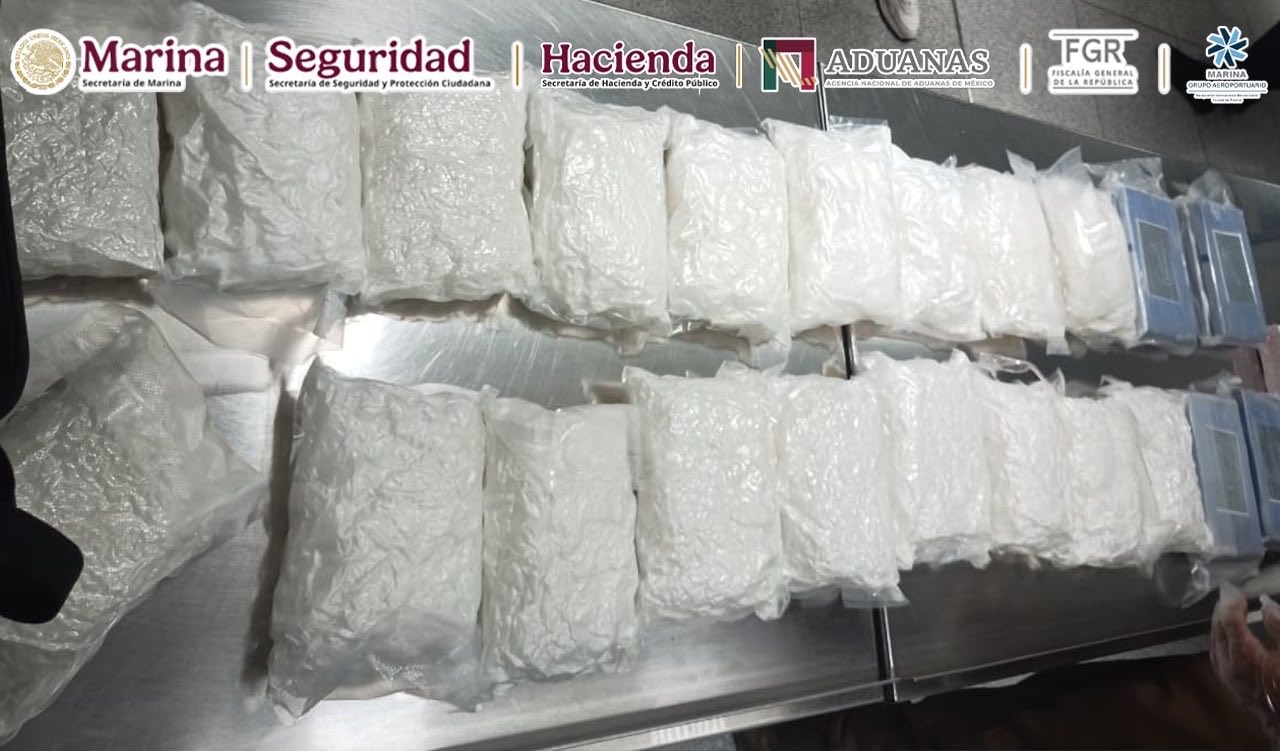 Detienen a cuatro sujetos en el AICM: planeaban viajar a España y Seúl con más de 47 kilos de drogas - -